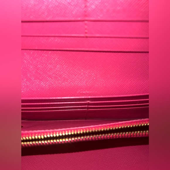 AUTHENTIC - Vintage Prada chain wallet - Picture 11 of 16